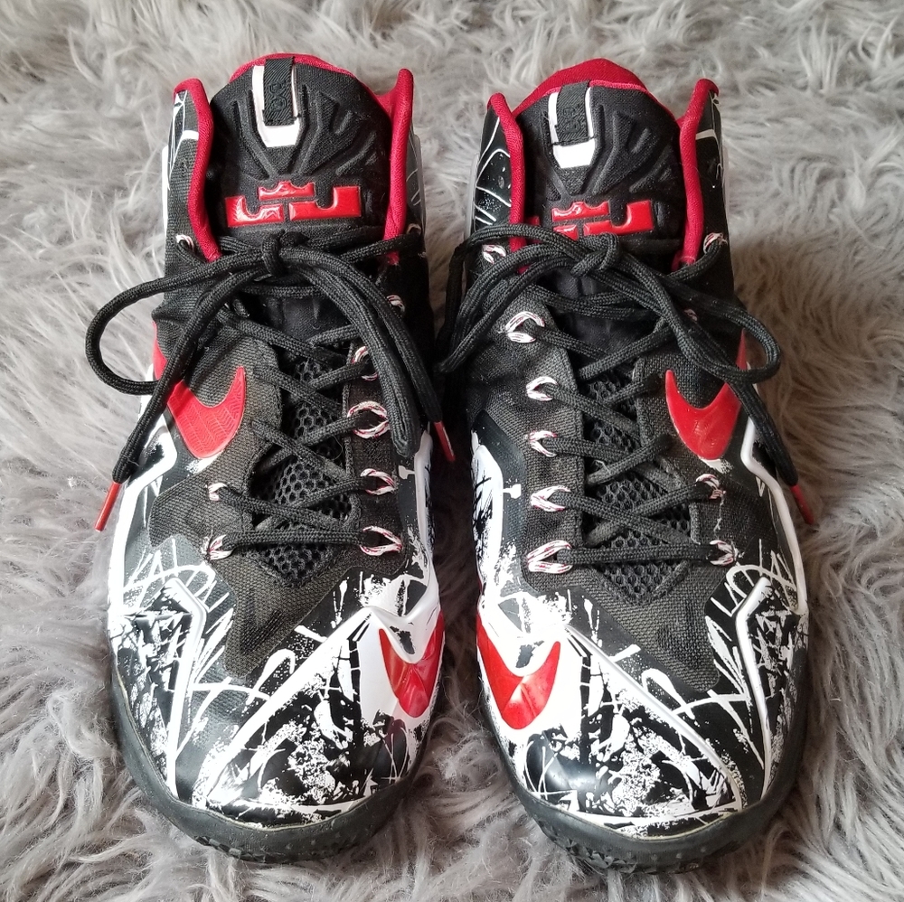 SALE! HP🌈 Nike Lebron James Paint Splatter Shoes